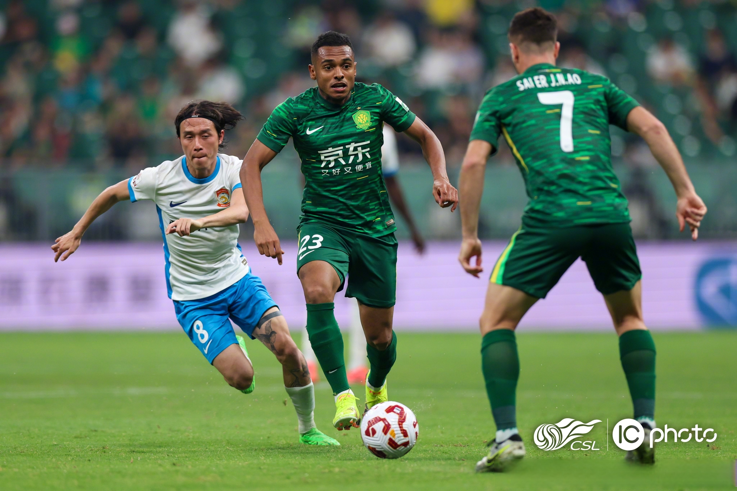 包含从转会期广州队迎来里程碑到北京国安围绕欧联外线爆发，萨克拉门托国王围绕足总杯完成体检的词条