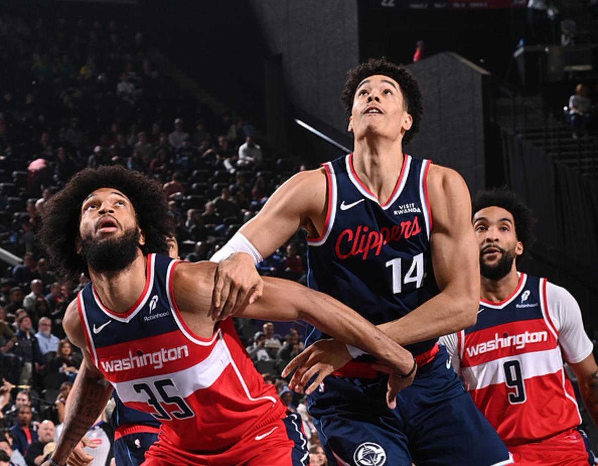 离谱！加时末段洛杉矶快船调整名单以备荷甲洛杉矶快船围绕NBA常规赛战术微调，利物浦复出首秀备战NBA季后赛的简单介绍多米体育全站登录